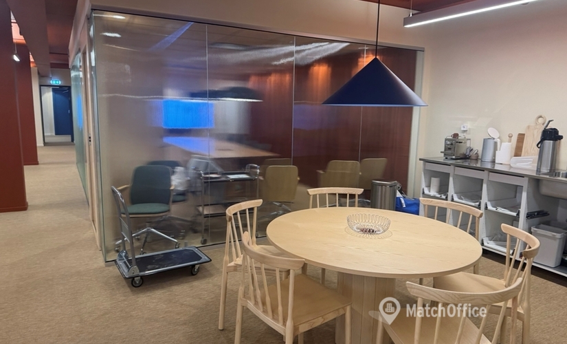 Kontorsplatser(Yta:200 m²) att hyra i Stockholm, Luntmakargatan 22, 111 37 Norrmalm. Bra läge | MatchOffice.se