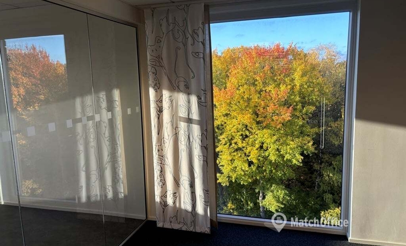 Kontorsplatser(Yta:288 m²) för uthyrning i Lerkrogsvägen 21, 126 79 Hägersten. WiFi-anslutning ingår | MatchOffice.se