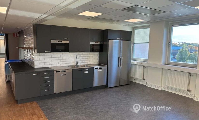 Kontorsplatser(Yta:288 m²)	för uthyrning i Lerkrogsvägen 21, 126 79 Hägersten. Fullt utbud av faciliteter | MatchOffice.se