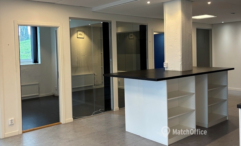 Lager(Yta:420 m²) att hyra i Arlandastad, Bristagatan 16B, 195 60 Sigtuna. Fullt utbud av faciliteter | MatchOffice.se																	