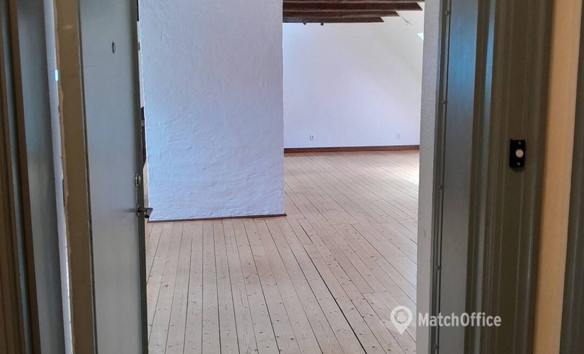 Kontorsplatser(Yta:130 m²) att hyra i Smedjegatan 22, 214 21 Malmö Centrum. WiFi-anslutning ingår | MatchOffice.se
