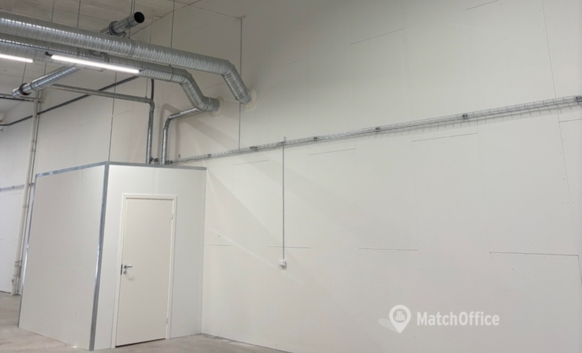 Verkstad(Yta:130 m²) för uthyrning i Arlandastad, Bristagatan 16 C, 195 60 Sigtuna. Lång- och korttidsuthyrning | MatchOffice.se