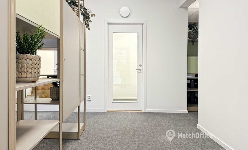 Flexibel arbetsplats(Yta:10 m²) för uthyrning i Kv. Brönnestad 1 och 2, Industrigatan 9b,entréplan, 212 14 Malmö Centrum. Tillgång 24/7 | MatchOffice.se