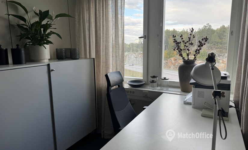 Kontorslokaler(Yta:1600 m²) att hyra i Månskärsvägen 10B, 141 75 Huddinge. WiFi-anslutning ingår | MatchOffice.se