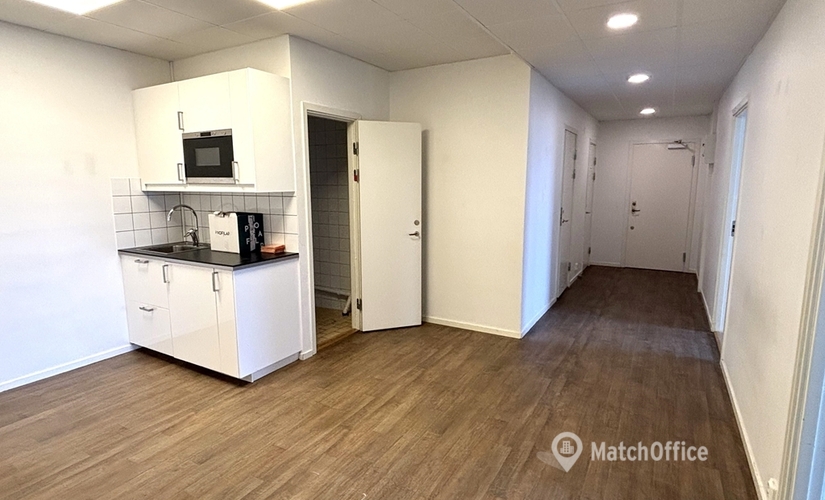 Kontorsplatser(Yta:86 m²)	för uthyrning i Bredängstorget 1, 127 32 Skärholmen. Inga extra avgifter | MatchOffice.se