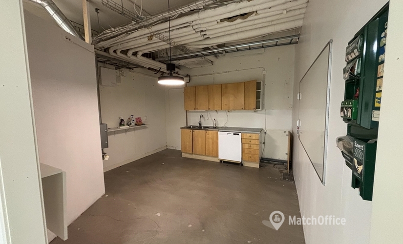 Verkstad(Yta:459 m²) för uthyrning i Domnarvsgatan 4, 163 53 Kista. Lång- och korttidsuthyrning | MatchOffice.se																	
