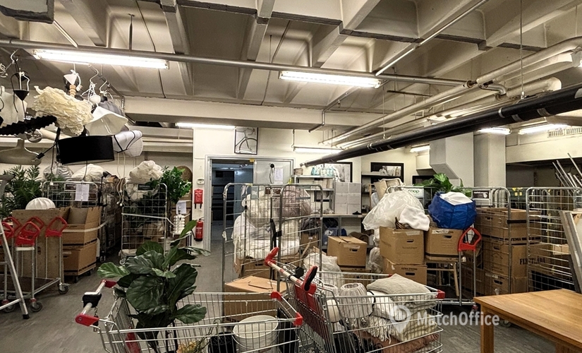 Industrilokal(Yta:510 m²) att hyra i Bredängstorget 1, 127 32 Skärholmen. Fullt utbud av faciliteter | MatchOffice.se