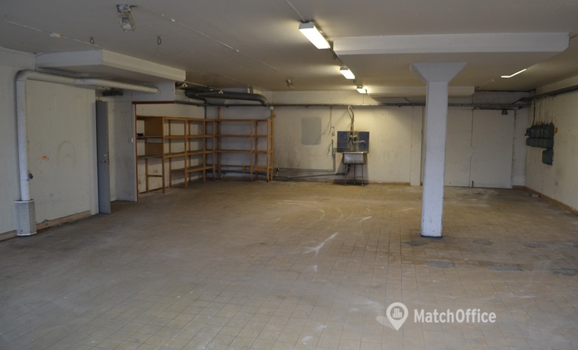 Lager(Yta:250 m²) att hyra i Västra Hindbyvägen 14, 214 58 Fosie. Bra läge | MatchOffice.se