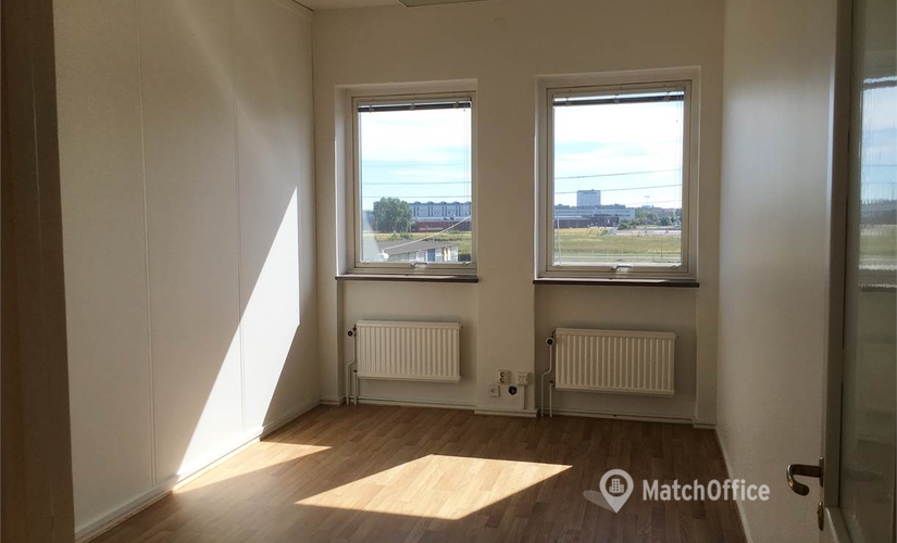 Företagshotell(Yta:410 m²) att hyra i Bjurögatan 48, 211 24 Malmö Norr. Inga extra avgifter | MatchOffice.se