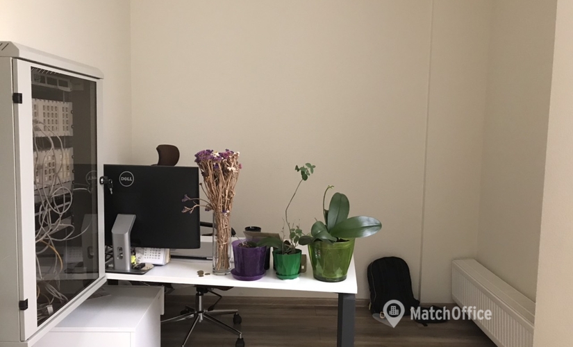 Офіс вулиця Іллінська 04070 Подільський район