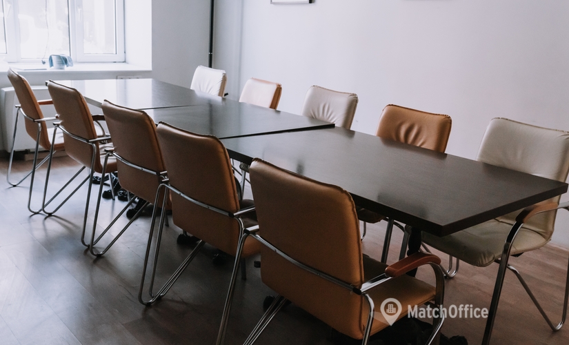 Book a 22 m² Meeting room in Шевченківський, вулиця Льва Толстого 3 (01004) - 1 | MatchOffice.com