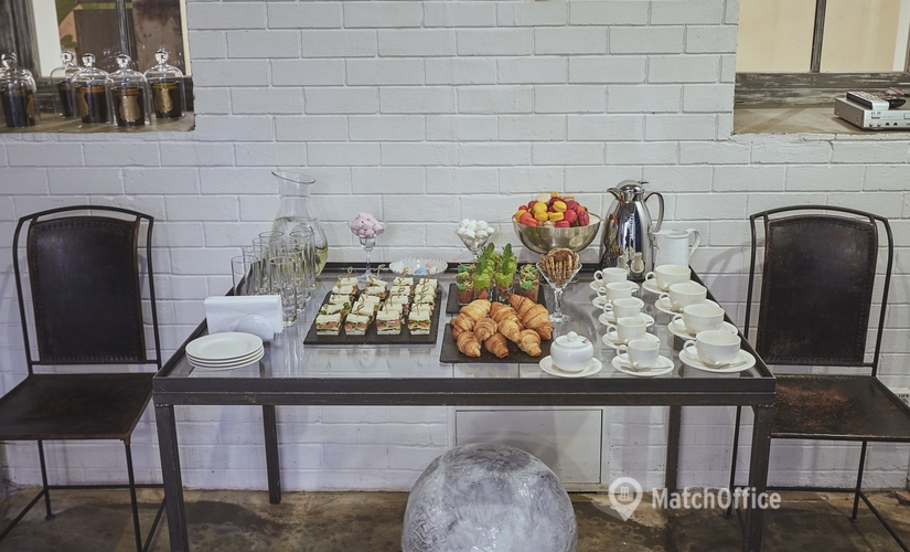 Конференц-зал Vozdvyzhens'ka Street 60 А,B 04071 Подільський район