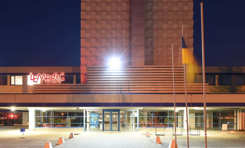 Бізнес-центр вулиця Богдана Хмельницького 176 79024 Львів