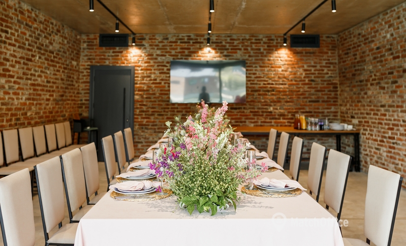 Конференц-зал вулиця Хмельницького 9Б 79495 Львів