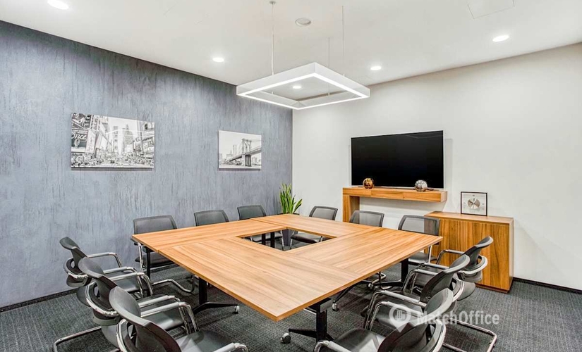 Конференц-зал 13-15 Bolsunovska St.,IQ Business Centre, 8th Floor 01014 Київ