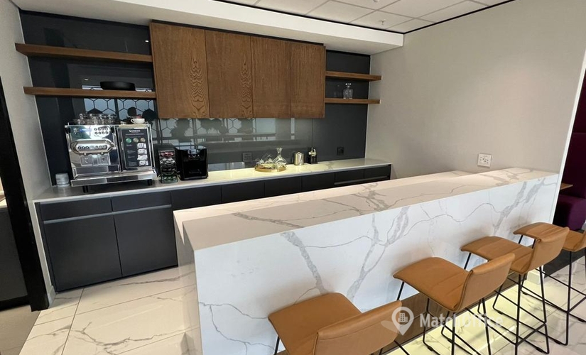 1000 m² Business center in Sandton, West Street 140 (2031) - 1 | MatchOffice