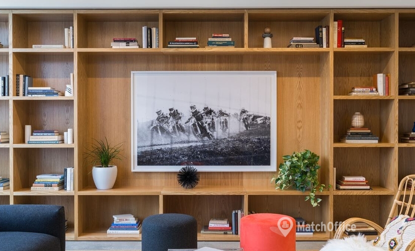 40 m² Business space property up for rent in Toronto, Silver Drive 6060 (V5H 2Y3) - 1 | MatchOffice