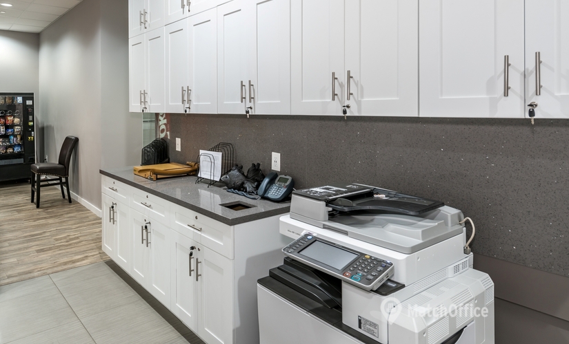 120 m² Serviced office building up for rent in Hollywood, FL, 1946 Tyler St (33020) - 2 | MatchOffice.com