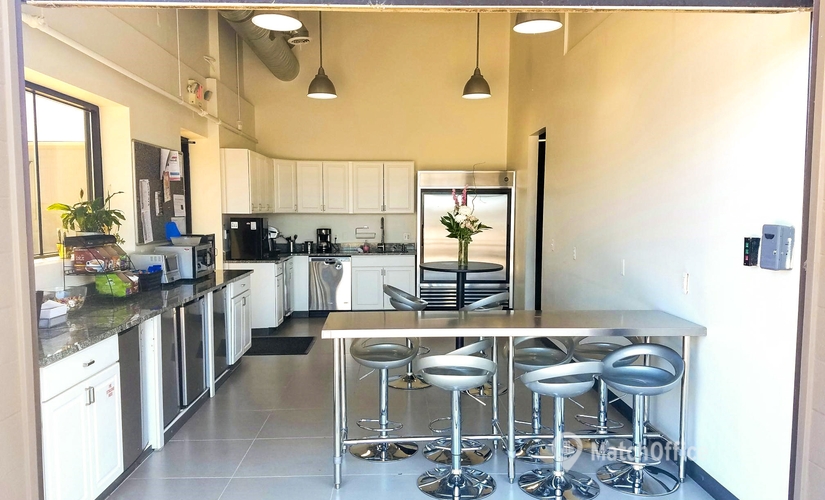 16 m² Business center building for rent in Ferndale, Burdette Street 1938 (48220) - 1 | MatchOffice.com