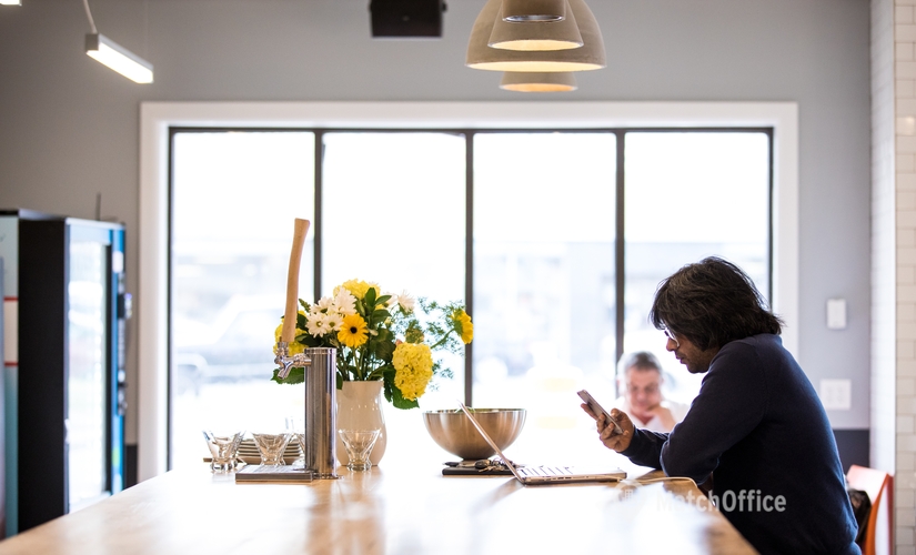 300 m² Business space place for rent in Richmond, VA, 2920 West Broad Street (23230) - 4 | MatchOffice