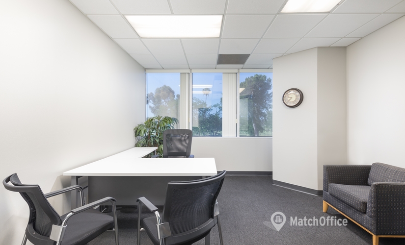 200 m² Business space place up for rent in Long Beach,	 CA, 5150 E Pacific Coast Highway  (90804) - 2 | MatchOffice.com