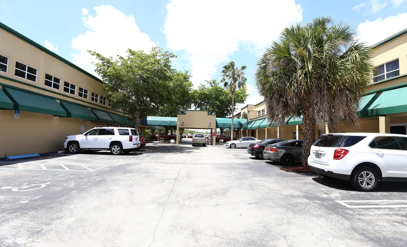 10000 m² Business space in Miami Lakes, FL, 5881 NW 151st St (33014) - 4 | MatchOffice.com