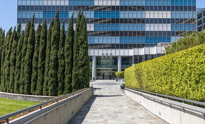 538 m² Co-working  in El Segundo, CA, 222 N. Pacific Coast Highway (90245) - 3 | MatchOffice.com