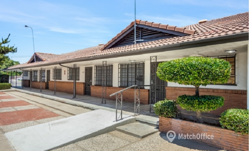 1012 m² Business center in Fresno, CA, 2632 N Blackstone Ave (93703) - 0 | MatchOffice