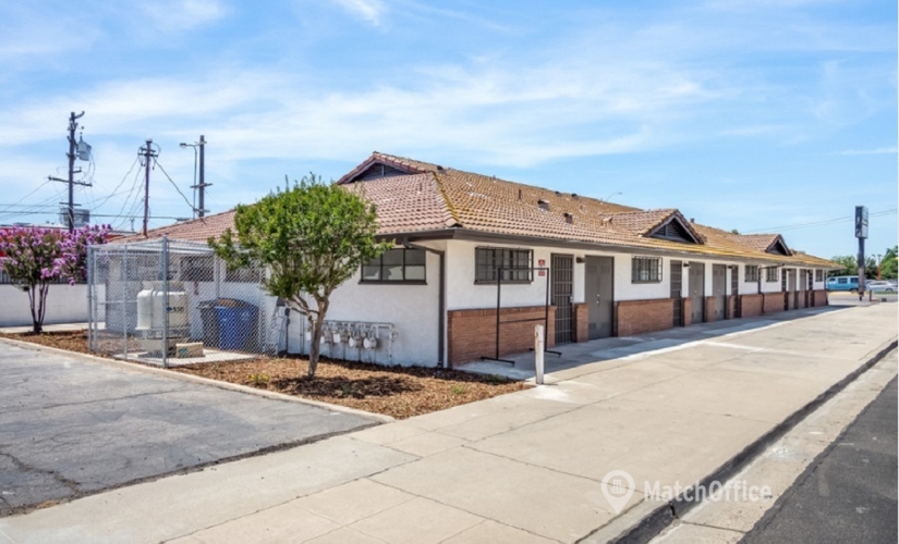 1012 m² Business space in Fresno, CA, 2632 N Blackstone Ave (93703) - 4 | MatchOffice
