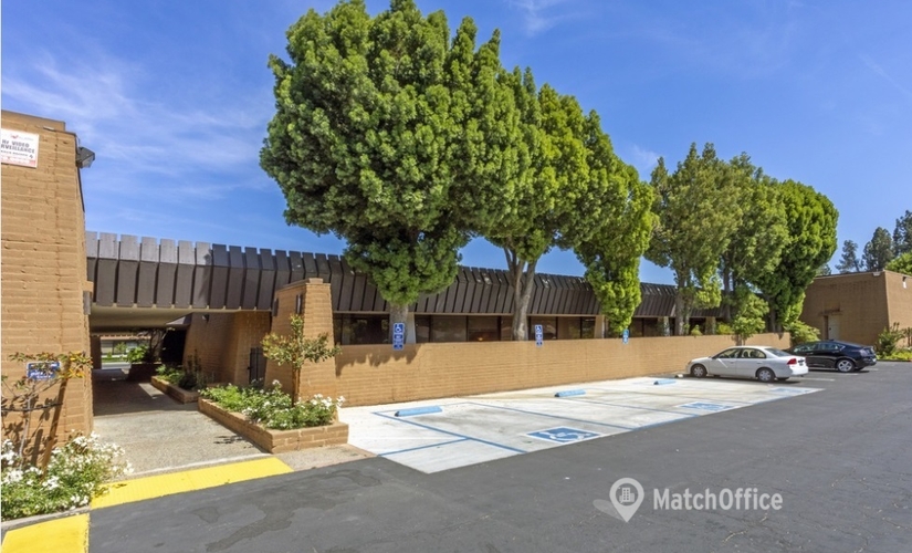 1200 m² Business space in Fresno, CA, 5151 N Palm Ave (93704) - 1 | MatchOffice