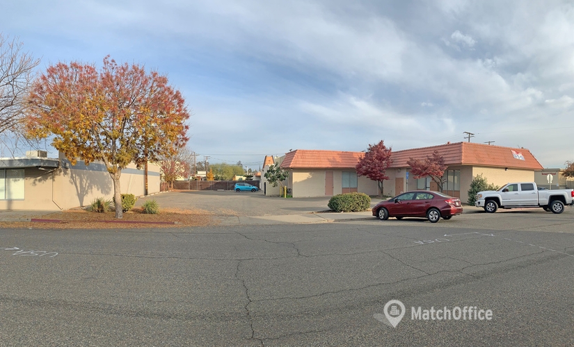 1848 m² Business center in Visalia, CA, 636 W. Oak Ave (93291) - 1 | MatchOffice.com
