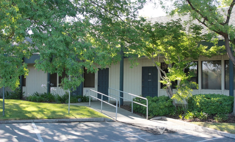 1200 m² Business center in Fresno, CA, 2503 West Shaw Ave (93711) - 1 | MatchOffice.com