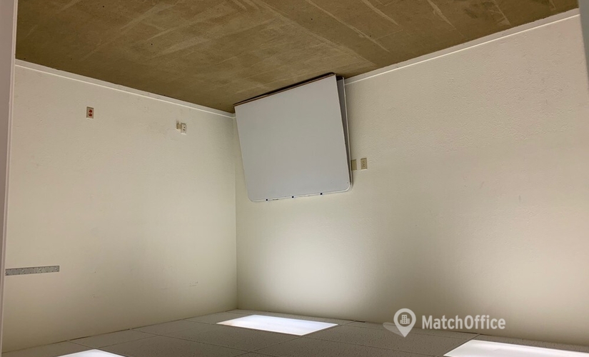 7510 m² Business center in Fresno, CA, 2377 West Shaw Ave (93711) - 2 | MatchOffice.com