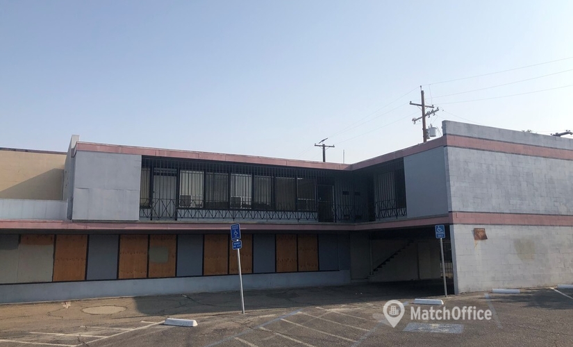 4729 m² Business space in Fresno, CA, 2918 N Blackstone Ave (93703) - 1 | MatchOffice.com