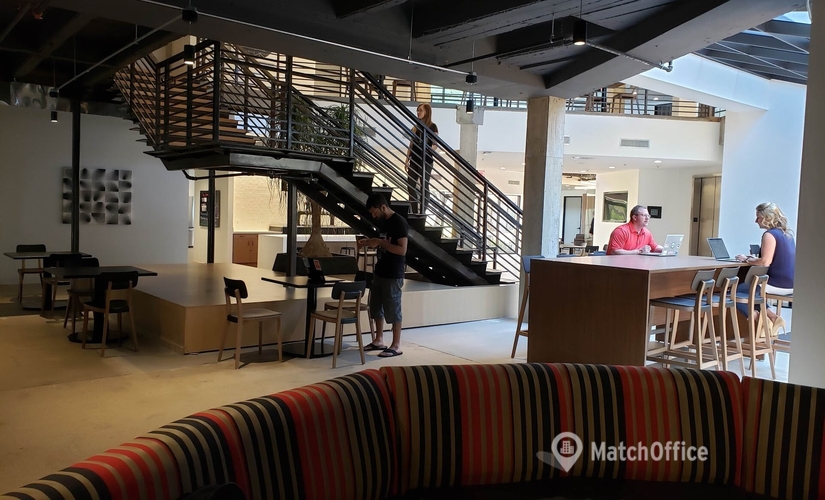 431 m² Business center in Dallas, TX,  17250 Dallas Parkway (75248) - 2 | MatchOffice.com