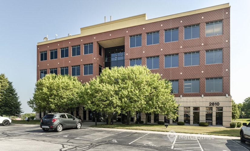 1076 m² Conference hall in Madison,	 WI, Crossroads Drive 2810 (53718) - 3 | MatchOffice.com