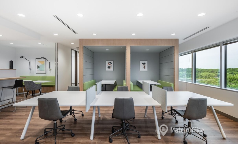 1076 m² Meeting room in Bloomington, MN, Normandale Lake Boulevard 8400 (55437) - 1 | MatchOffice.com
