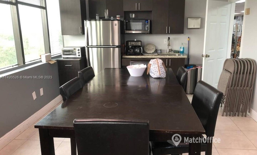 200 m² Business park in Miami Lakes, FL, 14411 Commerce Way (33016) - 4 | MatchOffice.com