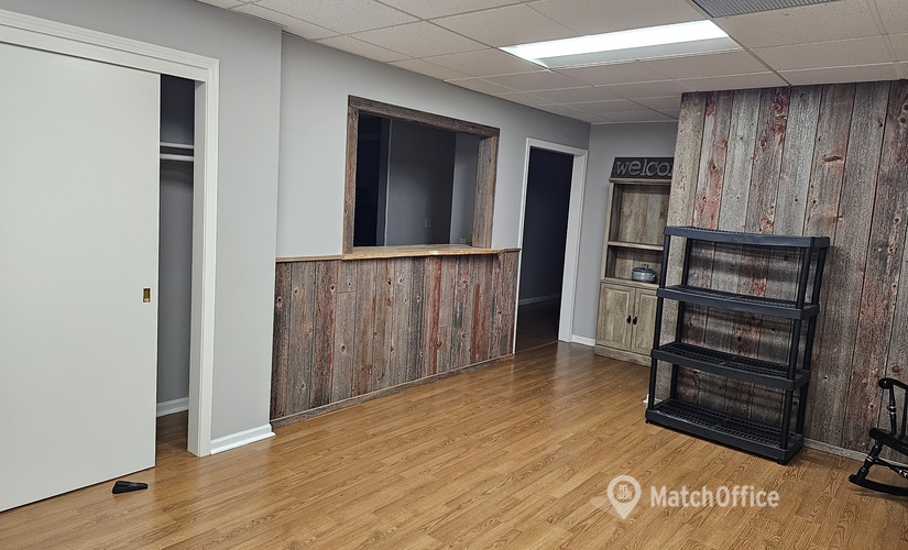 1250 m² Business center in Milwaukee, WI, West National Avenue 15350 (53151) - 1 | MatchOffice