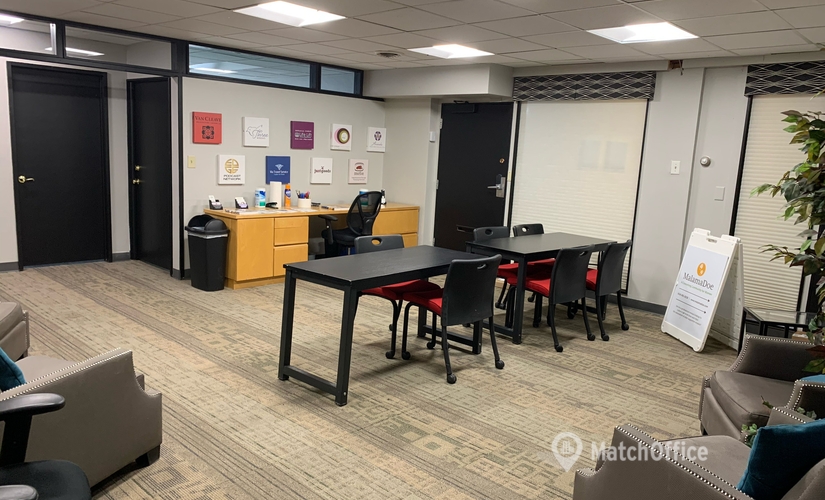 431 m² Co-working  in Milwaukee, WI, North Oakland Avenue 4465 (53211) - 0 | MatchOffice.com