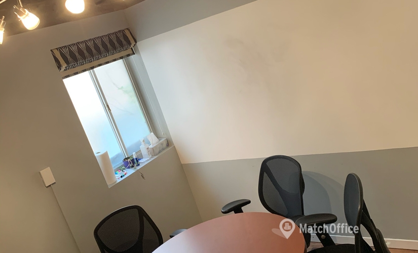 431 m² Shared office  in Milwaukee, WI, North Oakland Avenue 4465 (53211) - 3 | MatchOffice.com