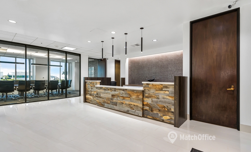 538 m² Shared office  in Long Beach,	 CA, 3780 Kilroy Airport Way (90806) - 1 | MatchOffice.com
