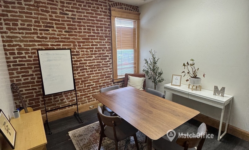 10 m² Coworking space  in Bakersfield, CA, Eye Street 2020 (93301) - 1 | MatchOffice.com
