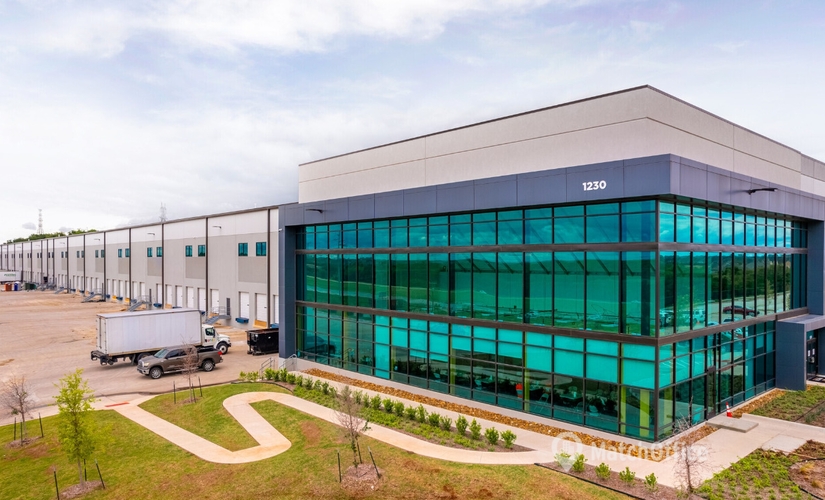 40600 m² Warehouse for rent in Dallas, TX, West Highway 114 1230 (76262) - 0 | MatchOffice.com