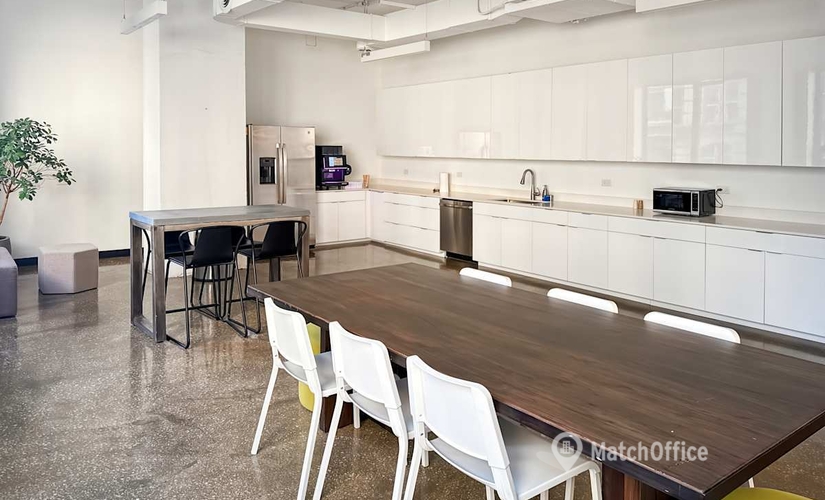 10 m² Shared workspace  in Chicago Gold Coast, IL, 40 E Huron St (60611) - 2 | MatchOffice