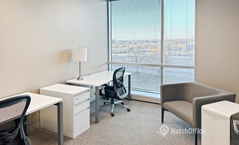 10 m² Shared workspace in Lisle, IL, 3333 Warrenville Road (60532) - 3 | MatchOffice