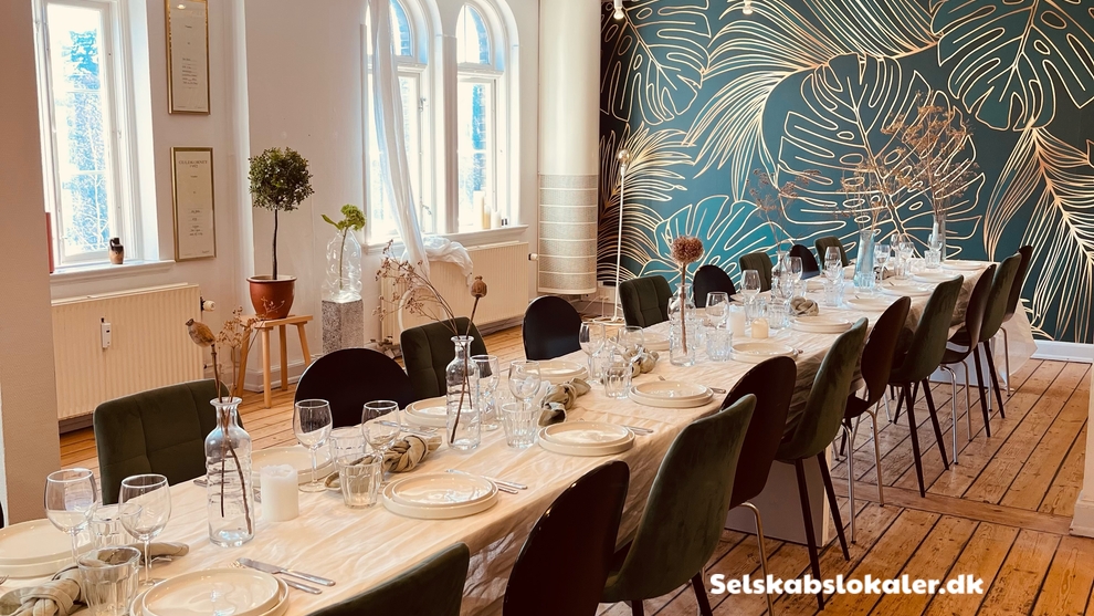 Charlottenlund Stationsplads 2, 2920 Charlottenlund