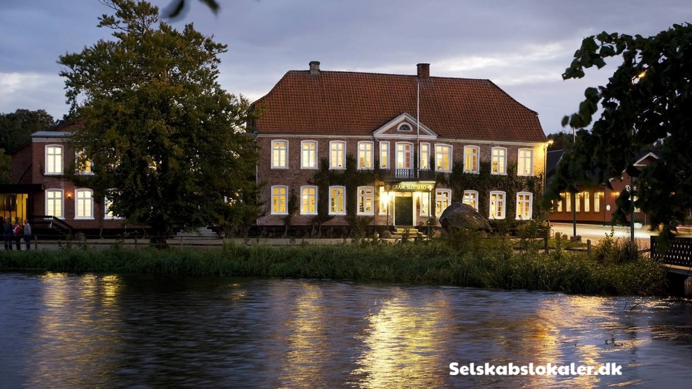 Slotsvej 52, 6510 Gram