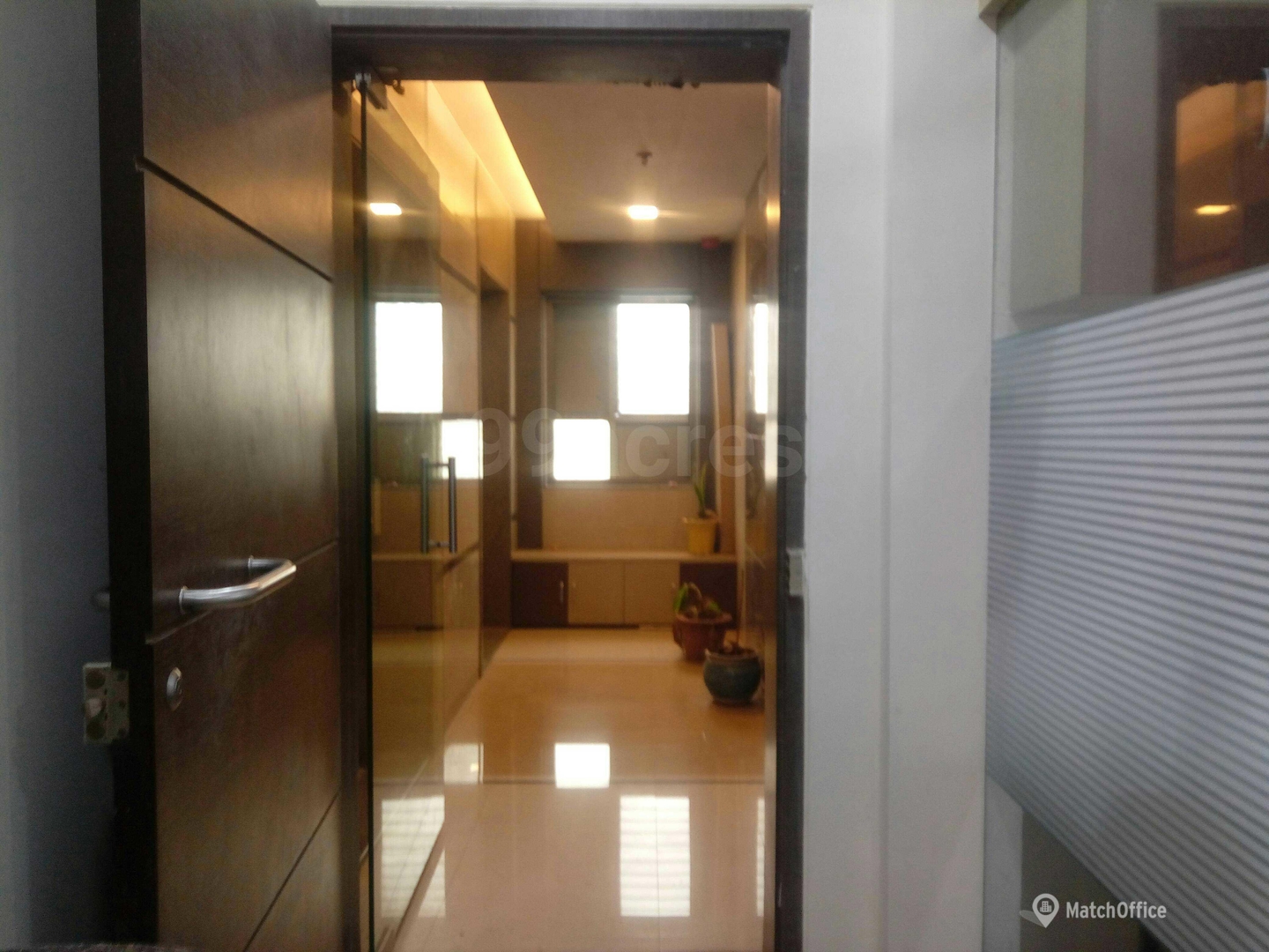 Spacious Coworking Space with Facilities in Malad East, Mumbai