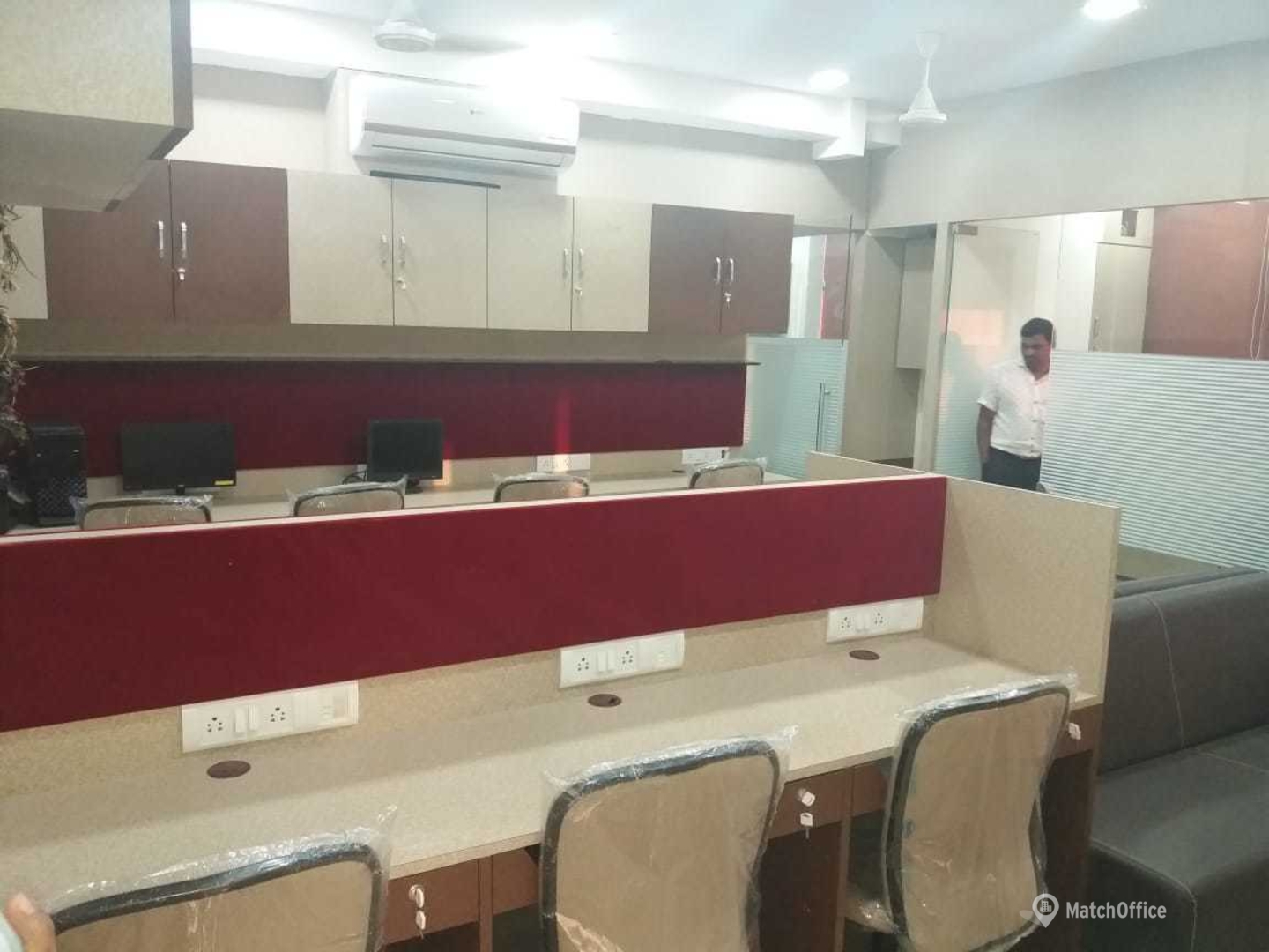 Spacious Coworking Space with Facilities in Malad East, Mumbai